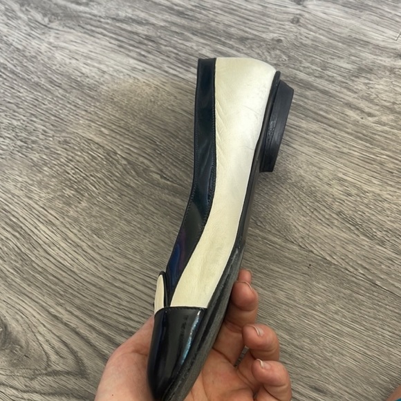 CHANEL SINGLE LEATHER FLAT - Picture 3 of 5